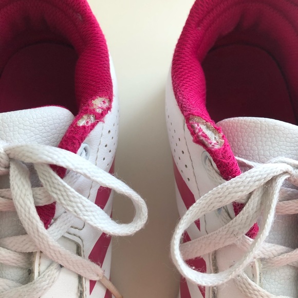 Girl’s Adidas tennis shoes - Picture 7 of 8